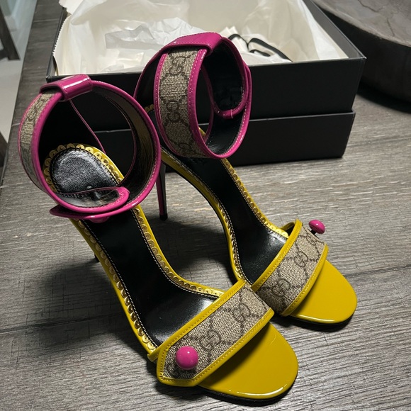 SOLD! Gucci Monogram Heels - Picture 3 of 8